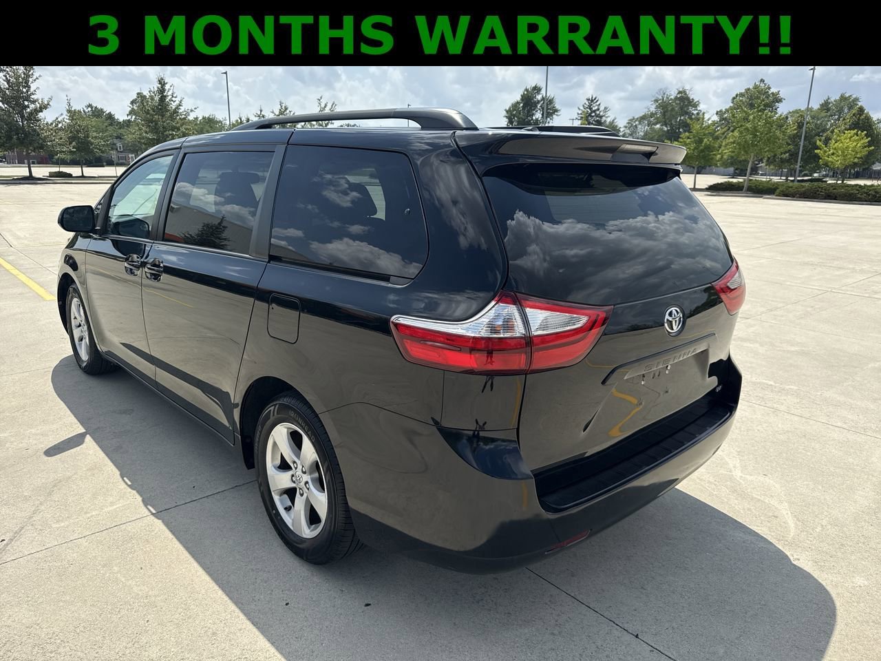 Used 2017 Toyota Sienna LE FWD image 28