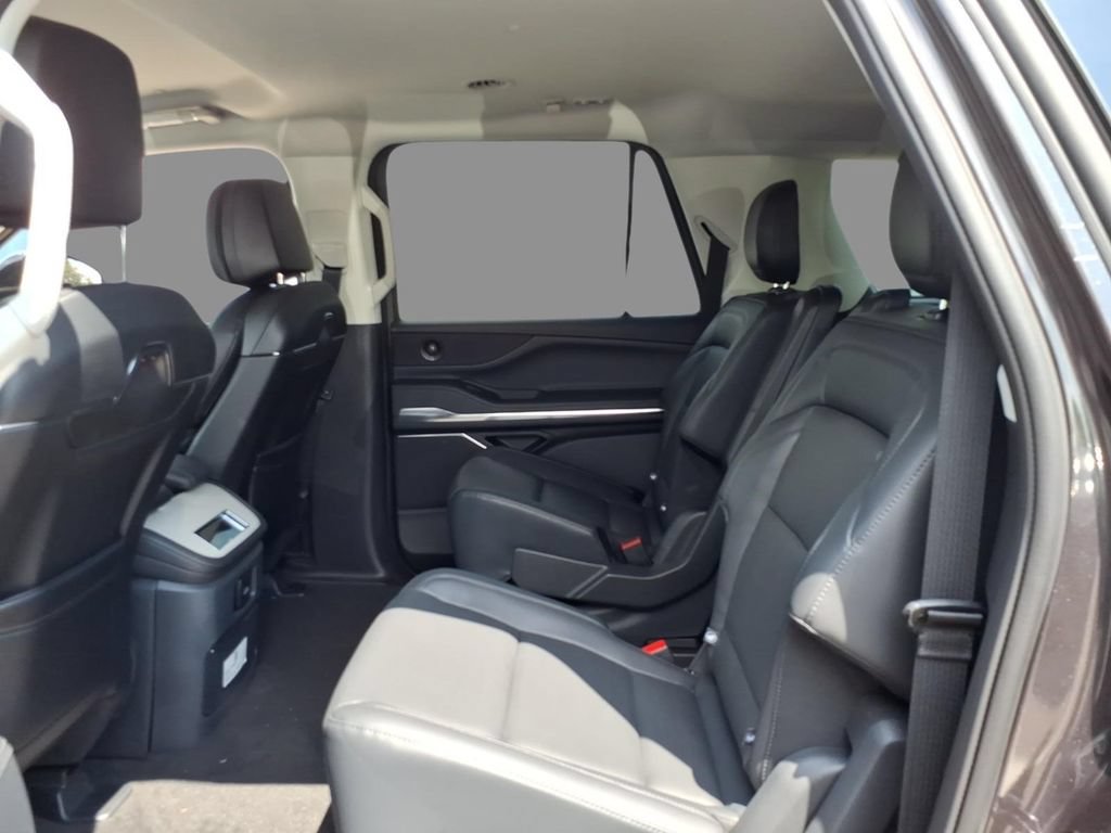 New 2027 Lincoln Navigator L Premier AWD/4WD image 4