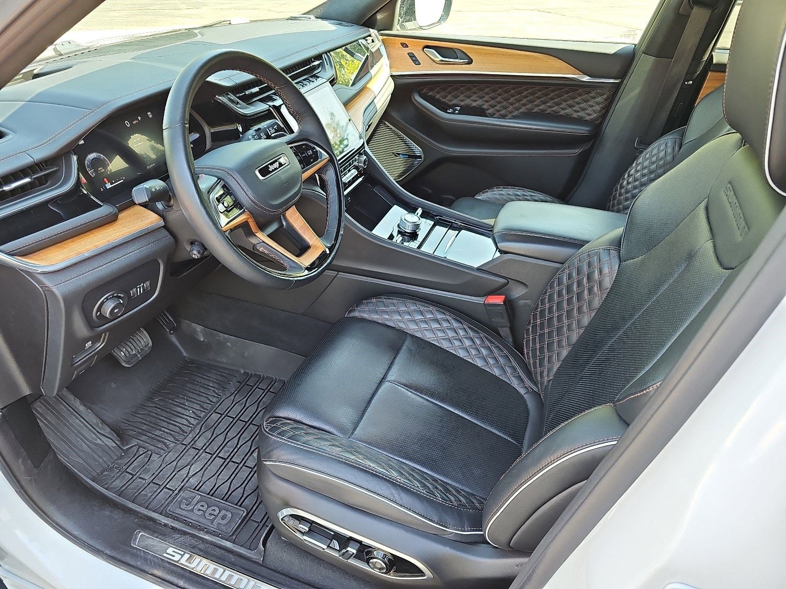 Used 2024 Jeep Grand Cherokee L Summit AWD/4WD image 20