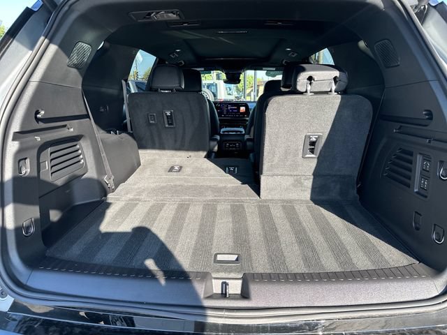 Certified 2026 Chevrolet Traverse High Country FWD image 24