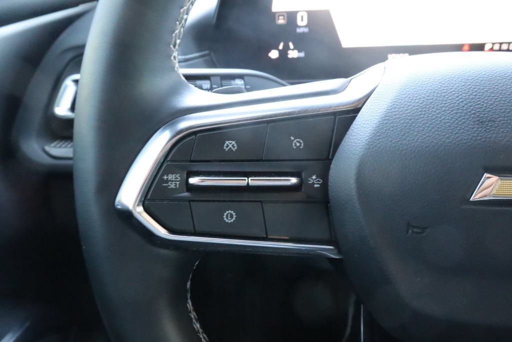 Used 2025 Chevrolet Traverse LT w/ Sun and Wheel Package FWD image 23