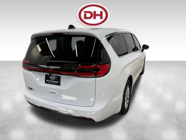 New 2026 Chrysler Pacifica Select FWD image 13