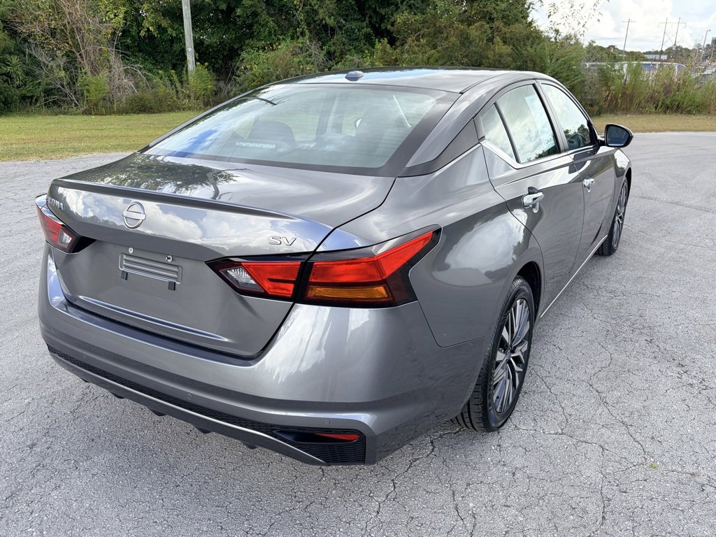 Used 2024 Nissan Altima 2.5 SV image 2