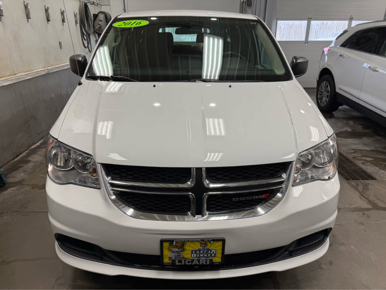 Used 2016 Dodge Grand Caravan SE w/ Quick Order Package 29E SE image 2