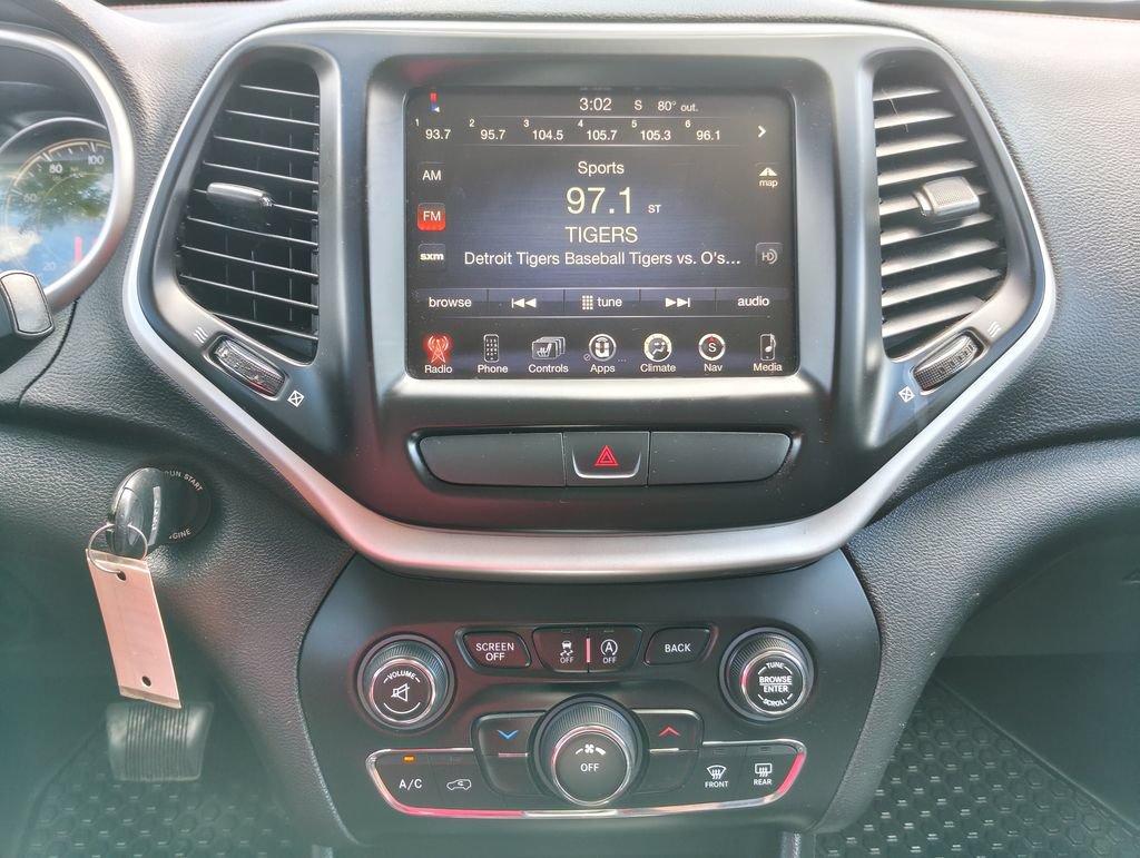 Used 2016 Jeep Cherokee Trailhawk w/ Leather Interior Group AWD/4WD image 4