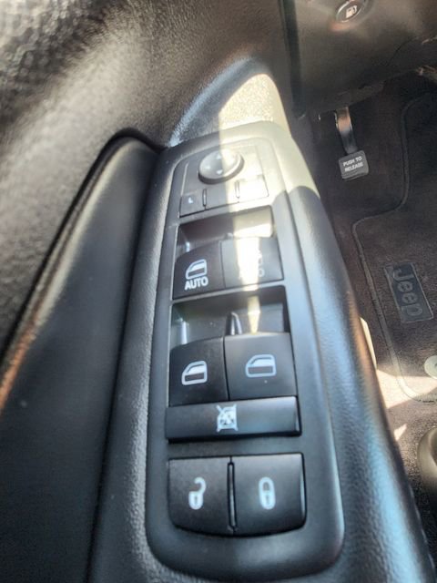 Used 2017 Jeep Grand Cherokee Altitude RWD image 32