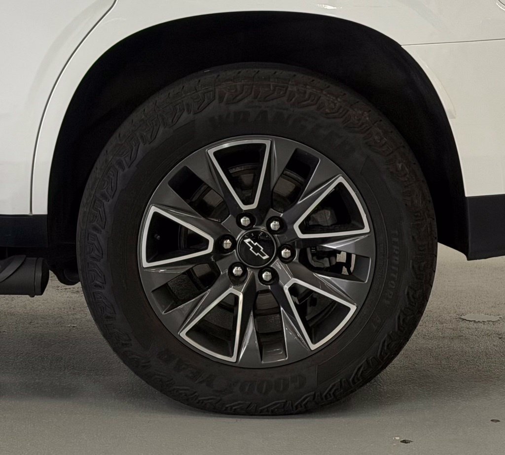 Used 2023 Chevrolet Tahoe Z71 w/ Z71 Off-Road Package AWD/4WD image 8