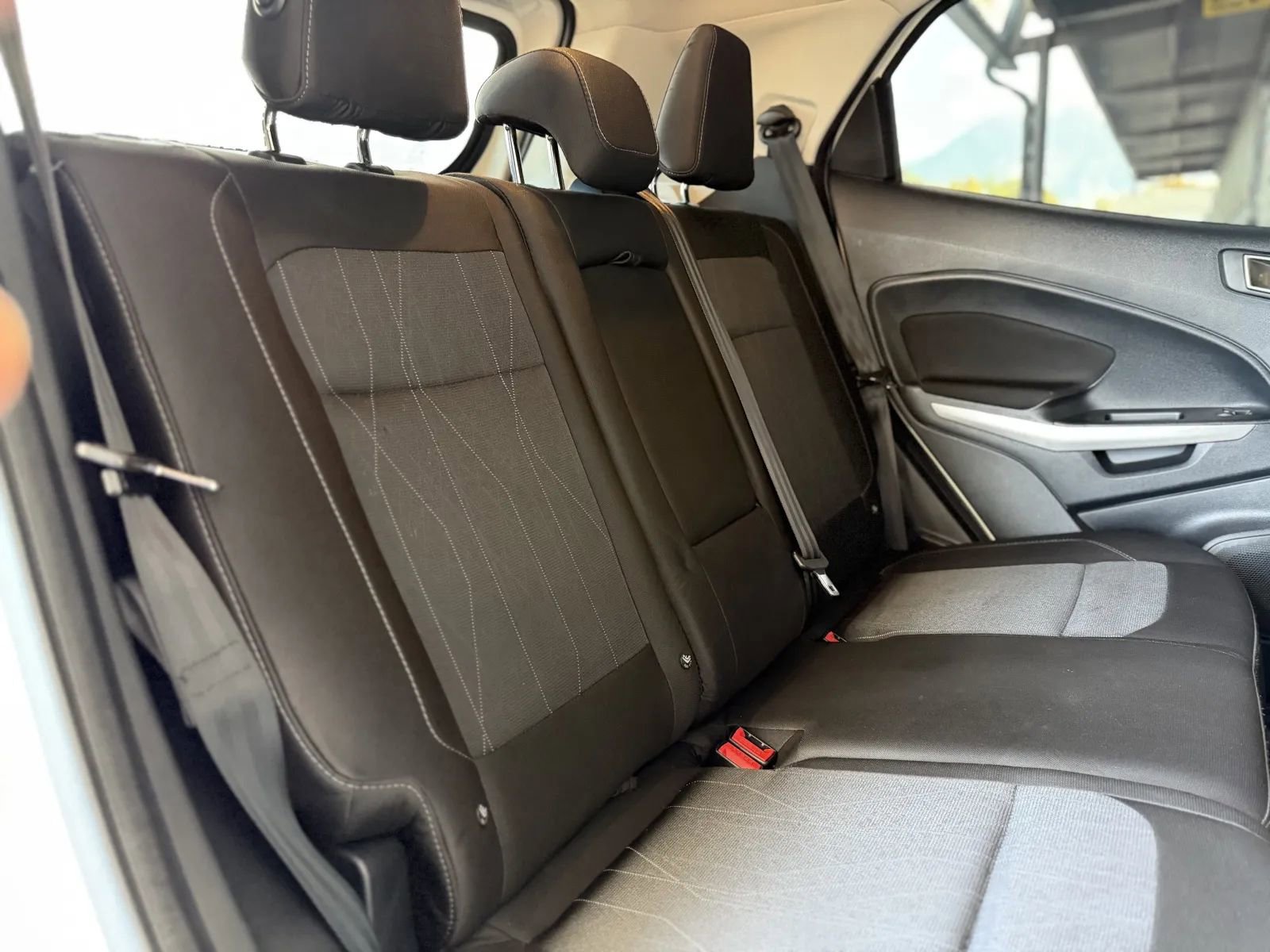 Used 2021 Ford EcoSport SE w/ SE Convenience Package image 18