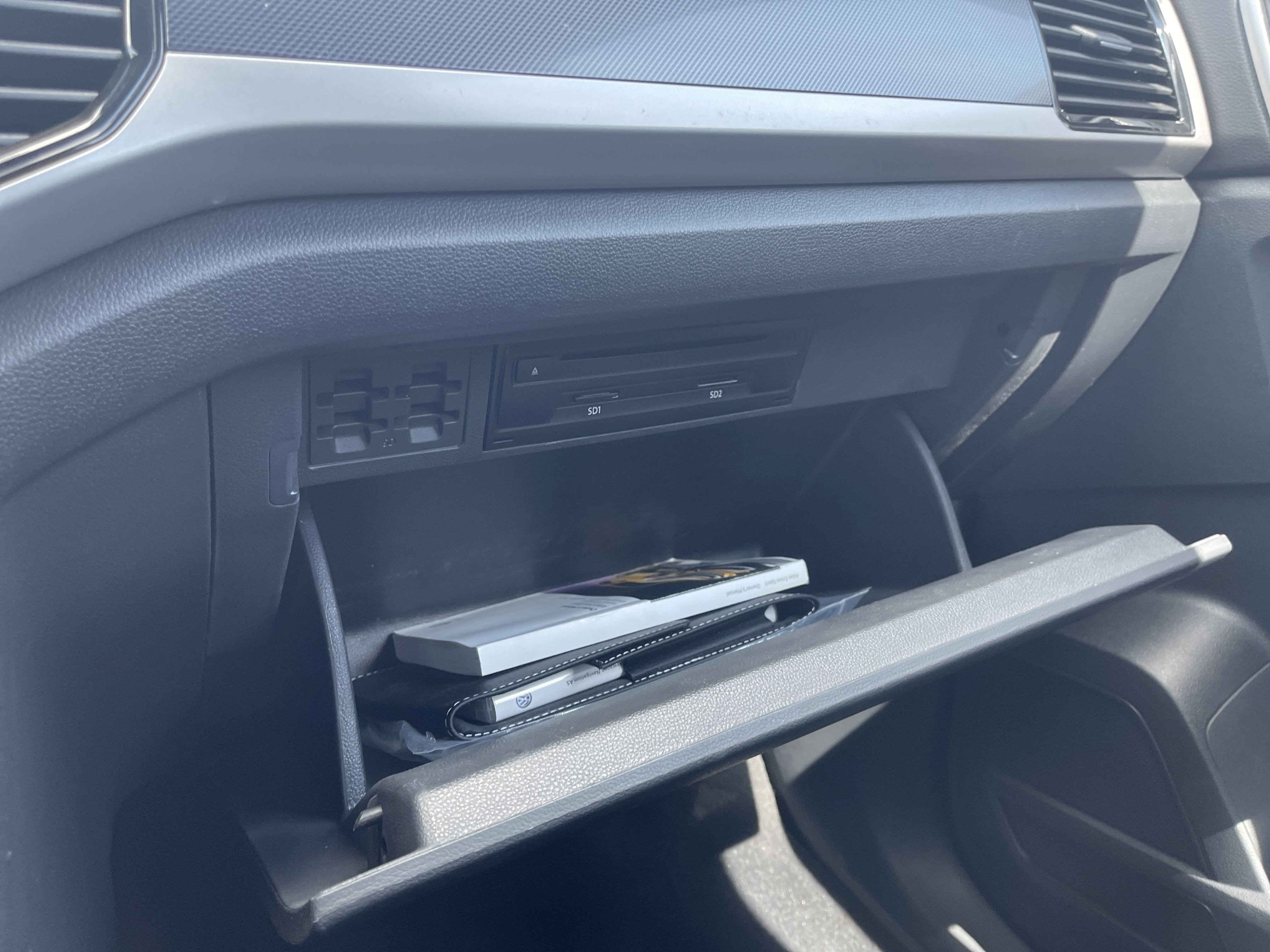 Used 2020 Volkswagen Atlas Cross Sport SEL image 31