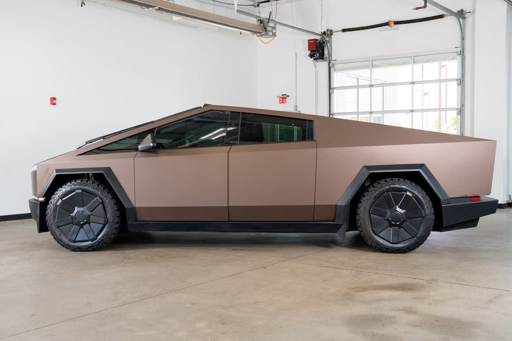 Used 2024 Tesla Cybertruck AWD Crew Cab image 12