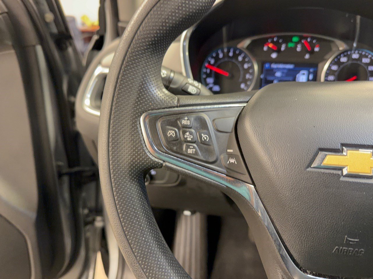 Used 2023 Chevrolet Equinox LS w/ LS Convenience Package AWD/4WD image 18