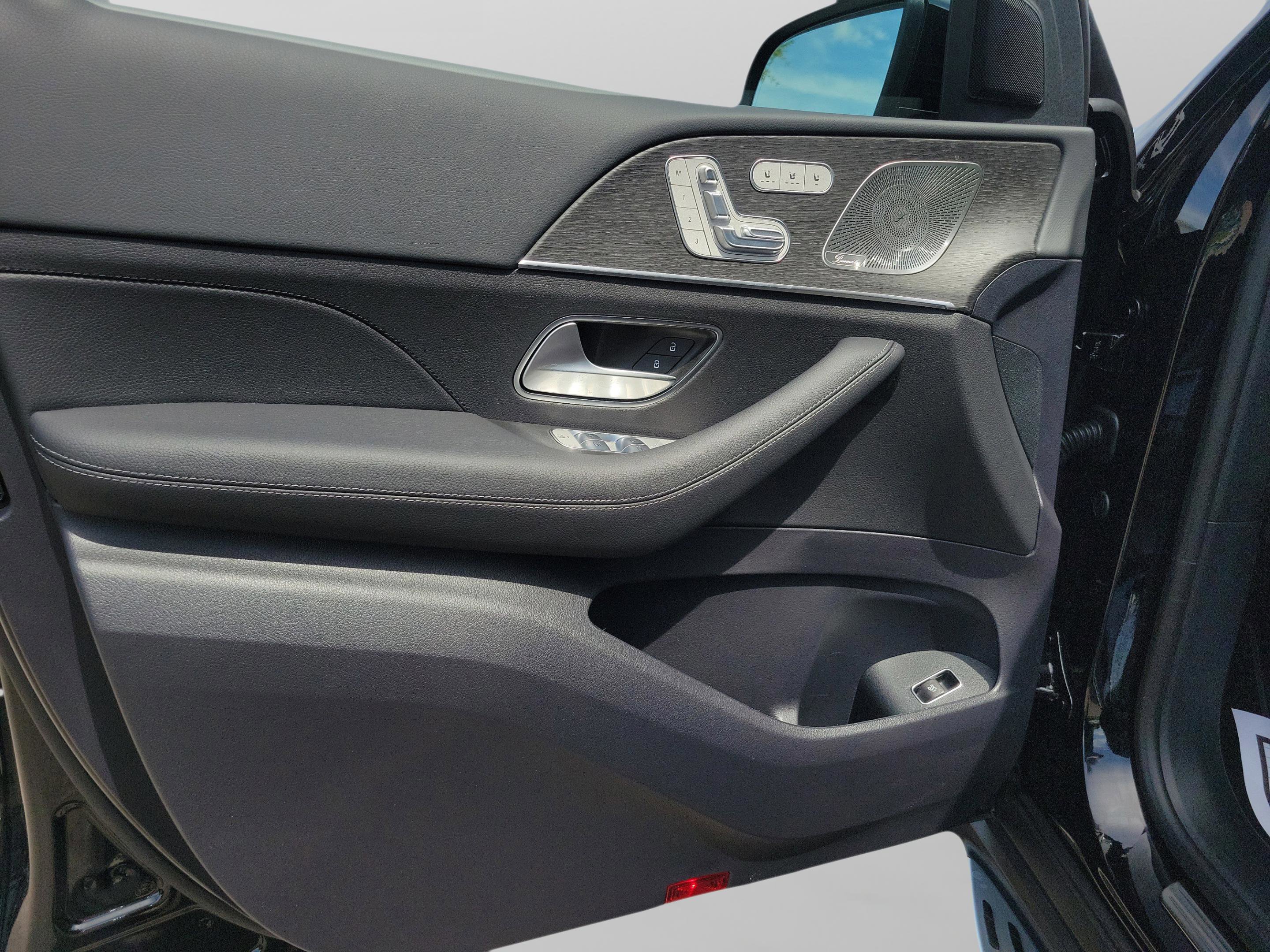 New 2026 Mercedes-Benz GLS 450 4MATIC image 17