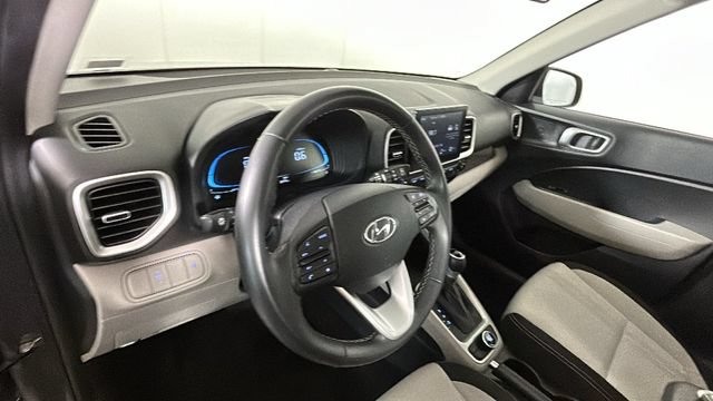 Used 2025 Hyundai Venue SEL FWD image 14