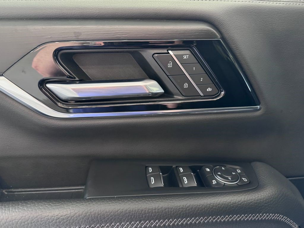 Certified 2025 GMC Yukon XL Denali AWD/4WD image 29