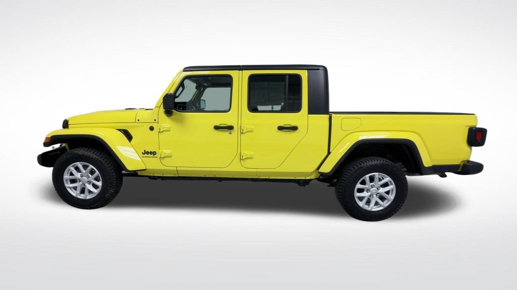 Used 2023 Jeep Gladiator Sport AWD/4WD image 5