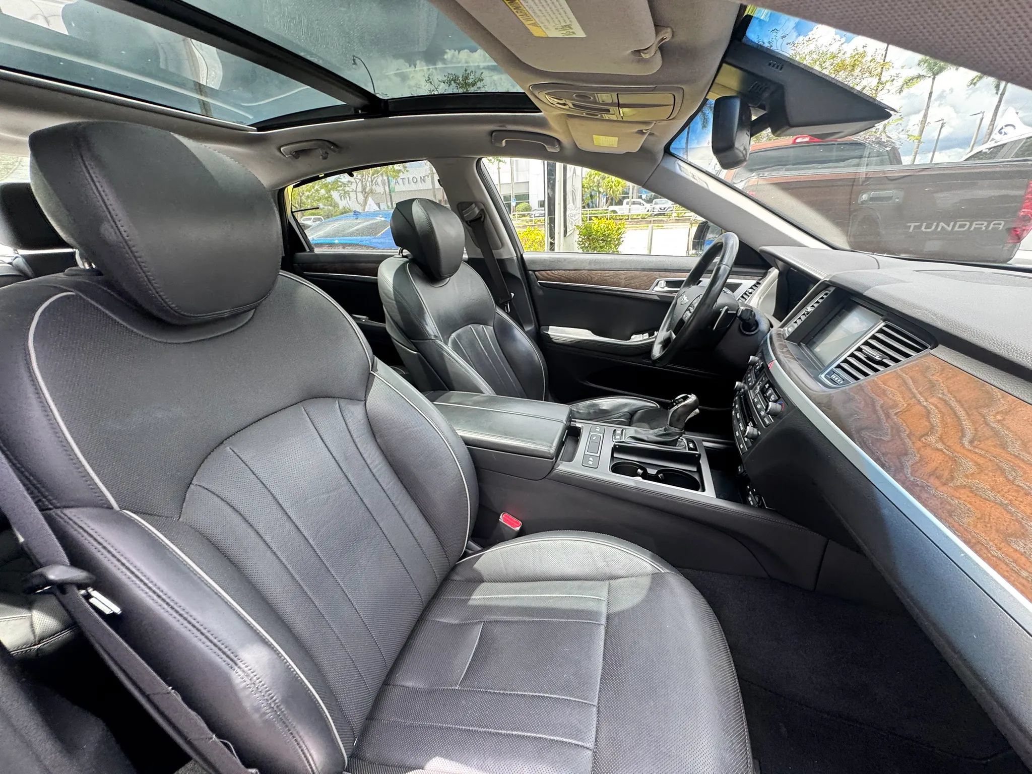 Used 2015 Hyundai Genesis 5.0 RWD image 19