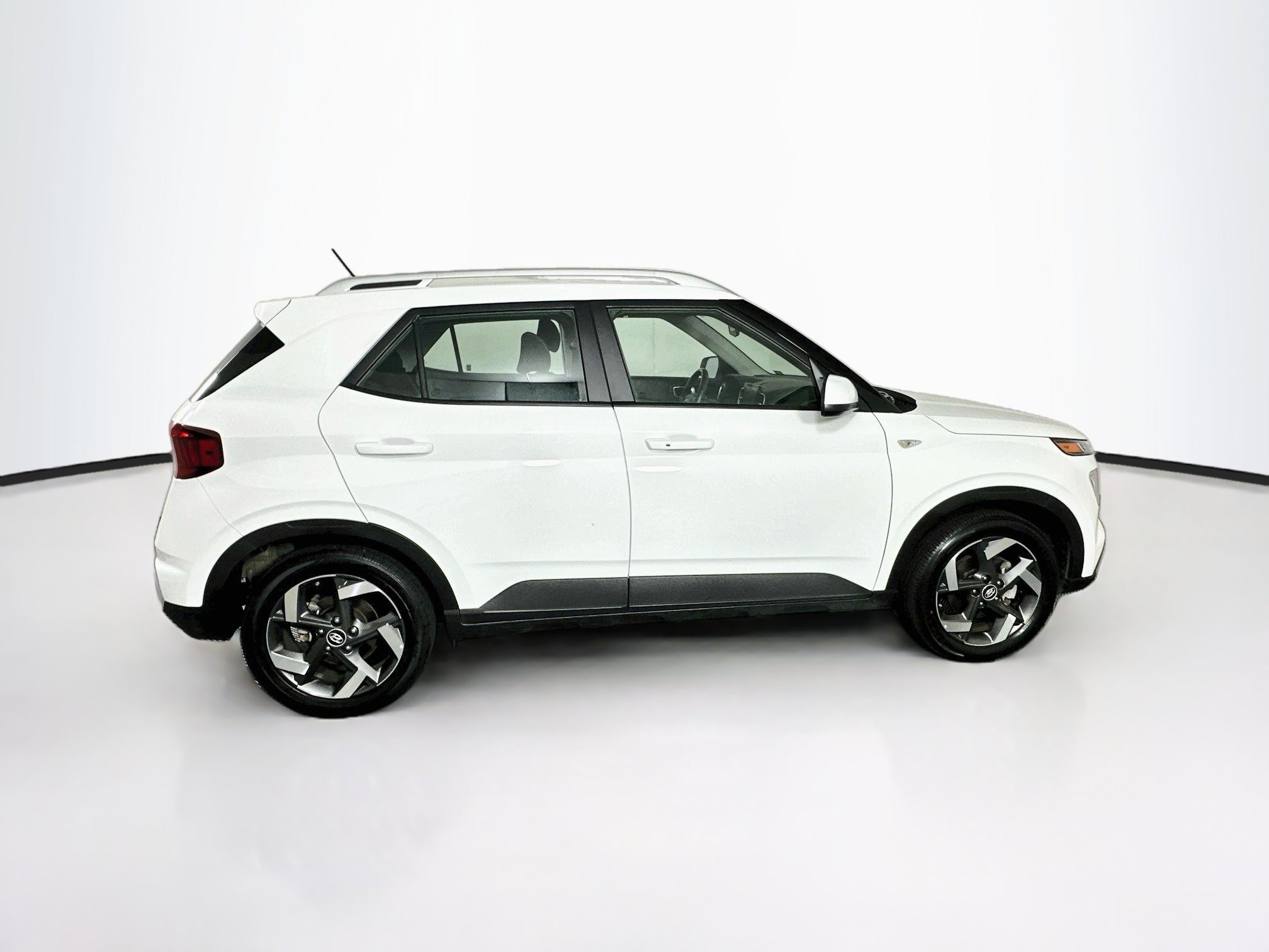 Used 2025 Hyundai Venue SEL FWD image 10