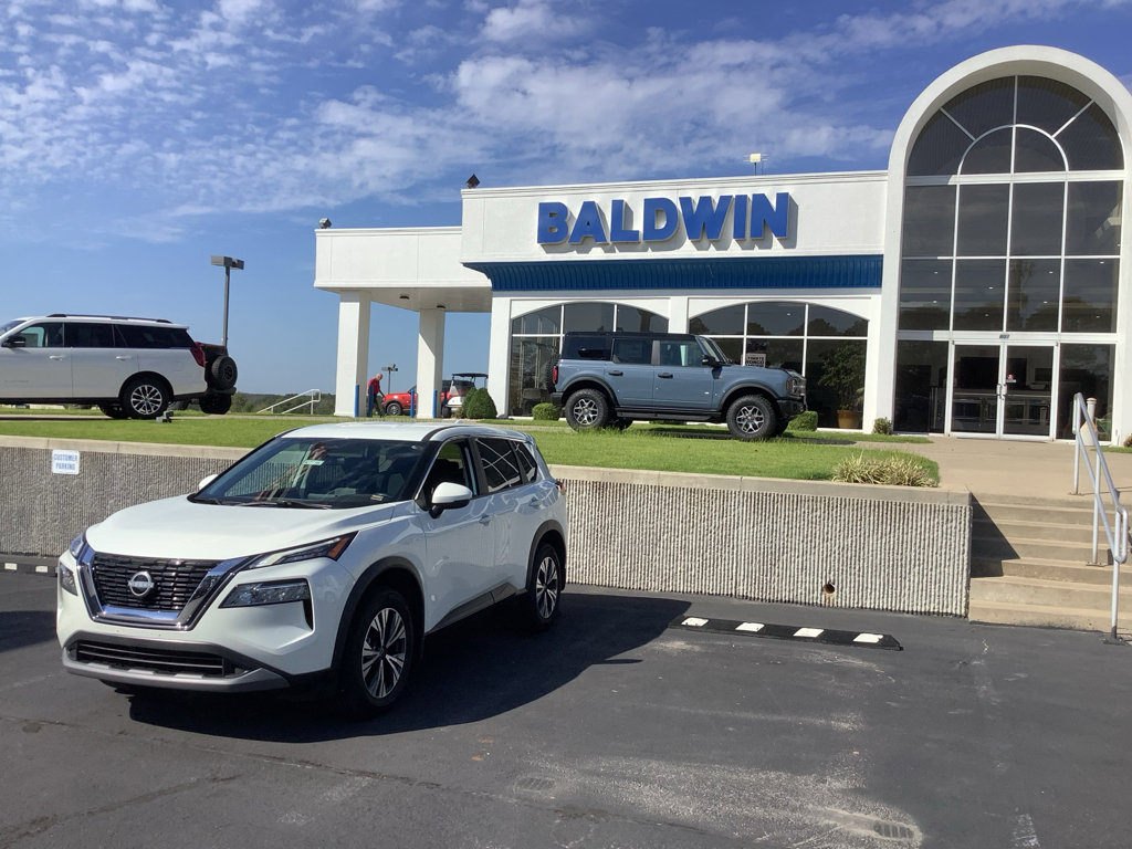 Used 2022 Nissan Rogue SV image 3