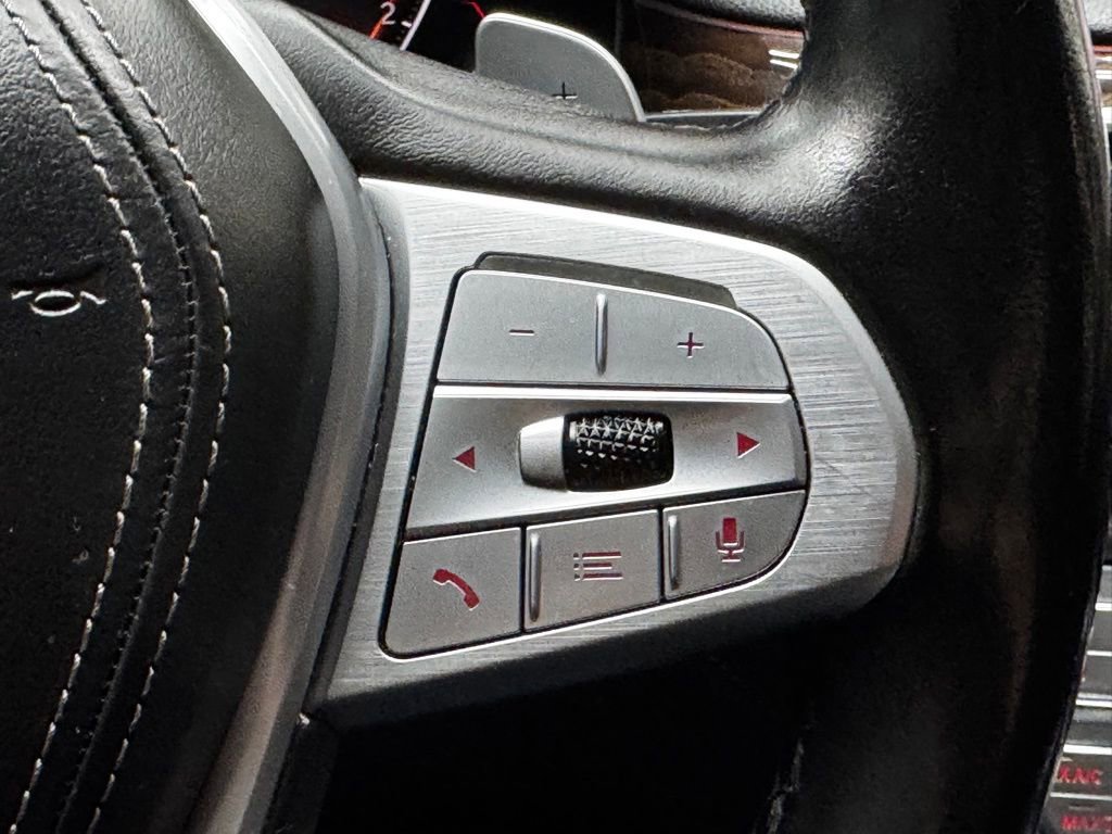 Used 2021 BMW 750i xDrive image 29