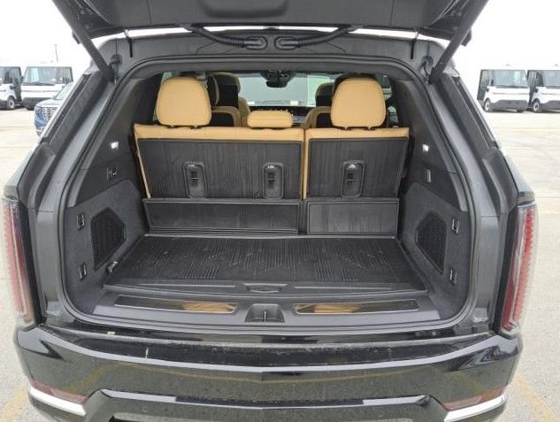 Used 2025 Cadillac Escalade IQ Luxury 2 image 8