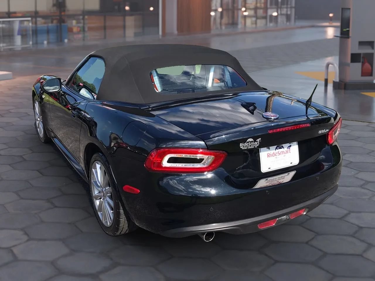 Used 2017 FIAT 124 Spider Lusso RWD image 16