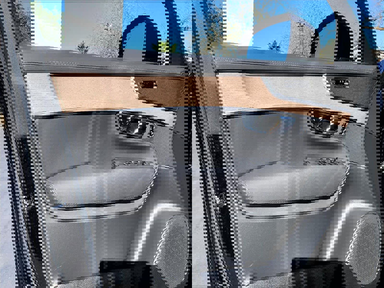 Used 2025 Volvo XC90 B5 Core w/ Protection Package Premier image 26