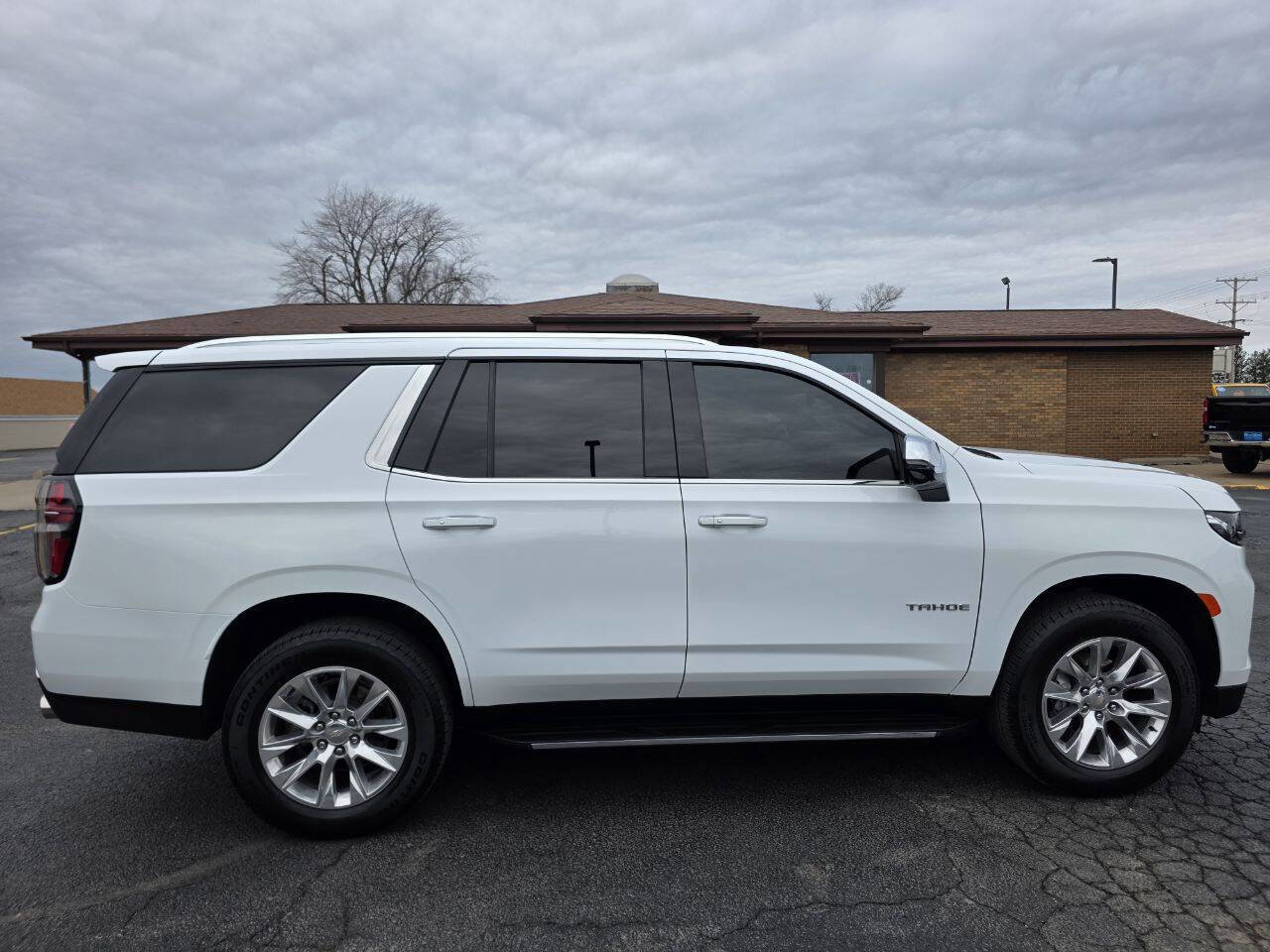 Used 2024 Chevrolet Tahoe Premier w/ Premium Package 2 AWD/4WD image 9