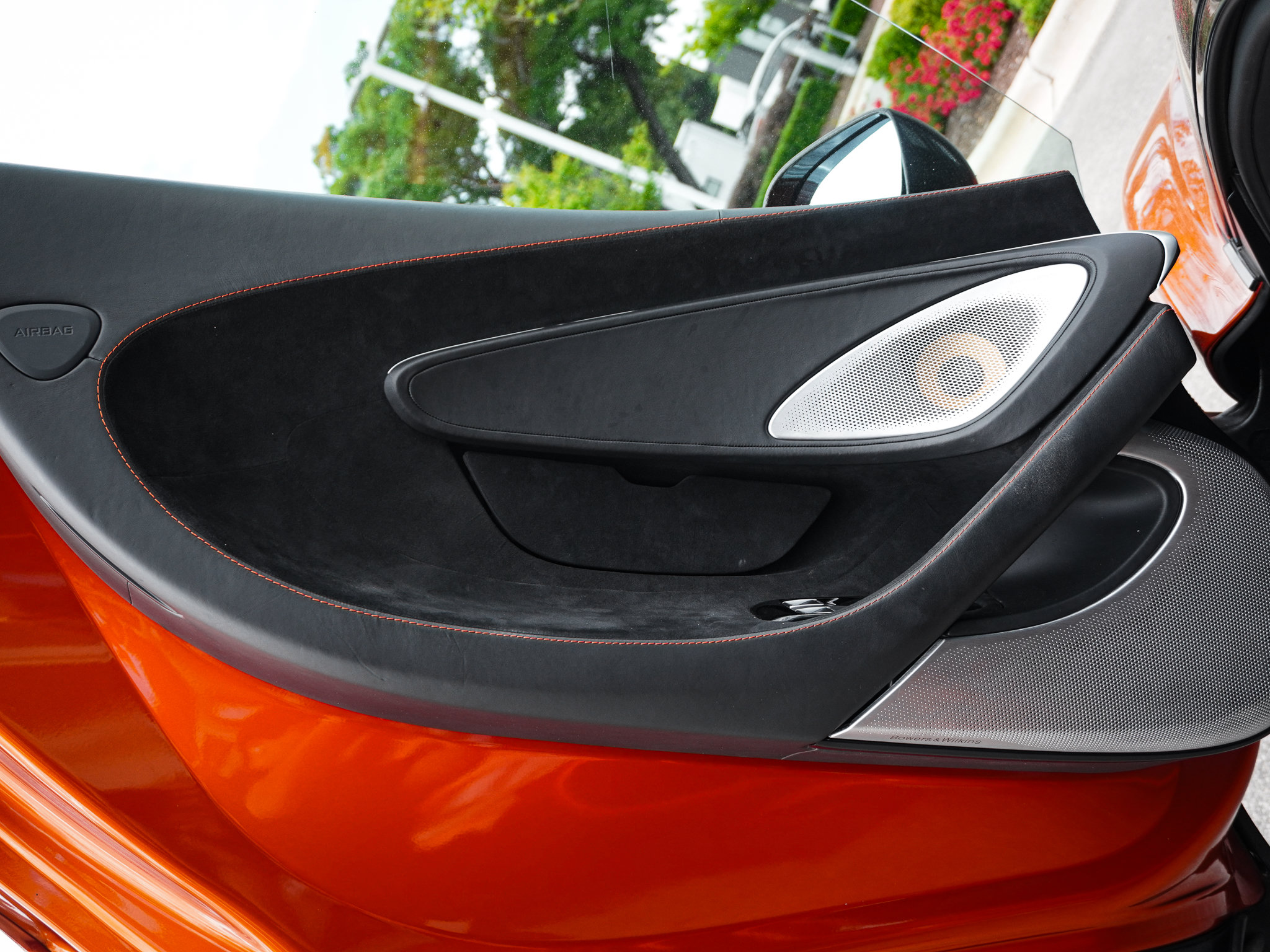 Used 2022 McLaren GT RWD image 16