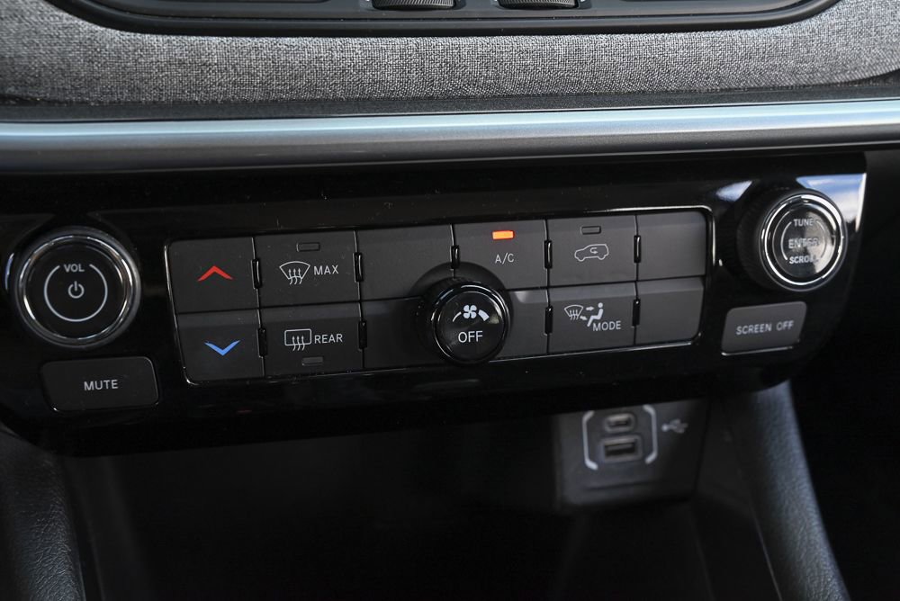 Used 2022 Jeep Compass Latitude image 24