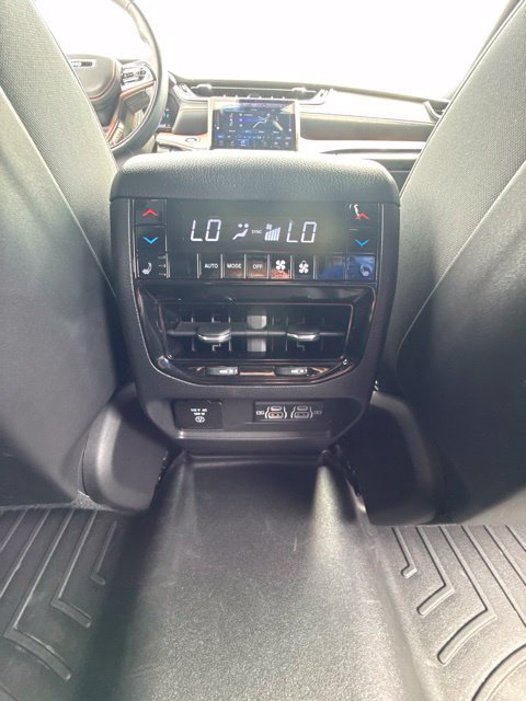 Used 2022 Jeep Grand Cherokee Summit w/ Luxury Tech Group V AWD/4WD image 32