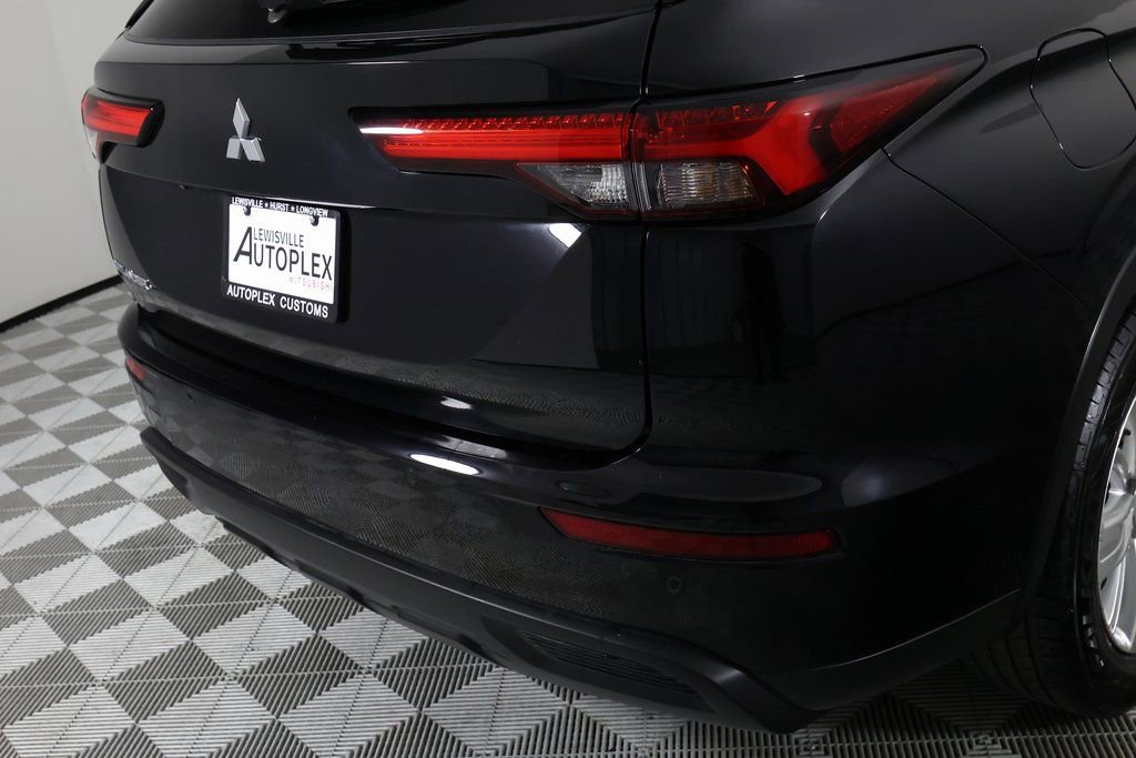 Used 2024 Mitsubishi Outlander ES image 40