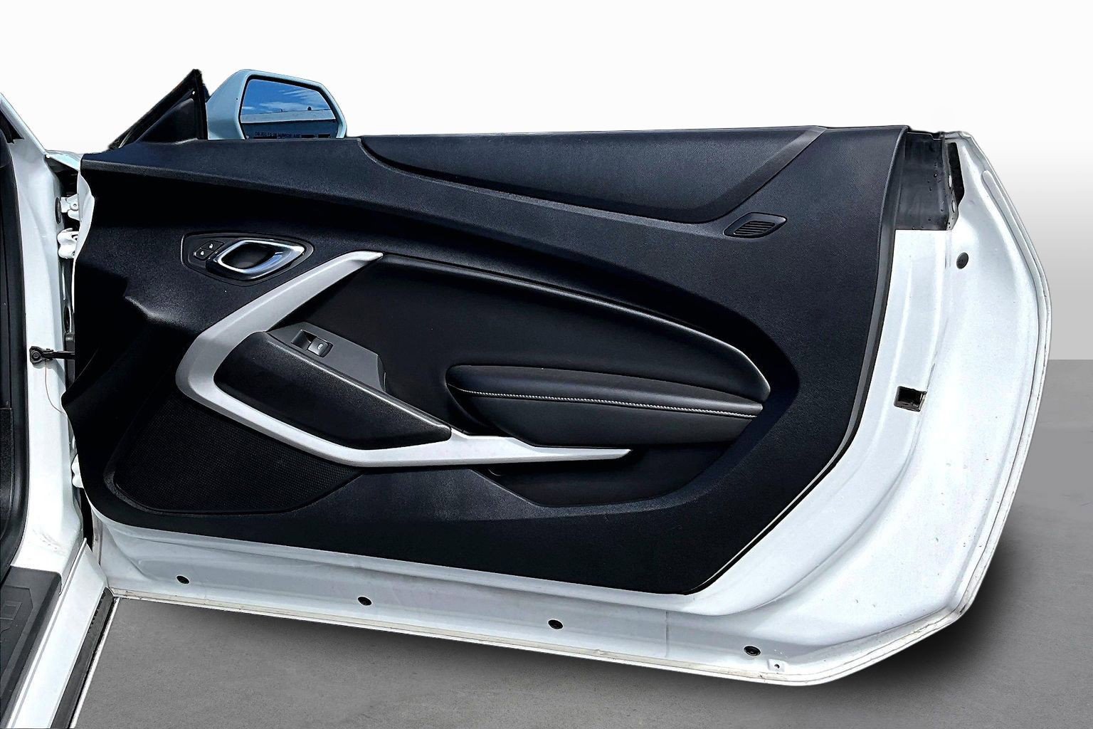Used 2021 Chevrolet Camaro LT RWD image 16
