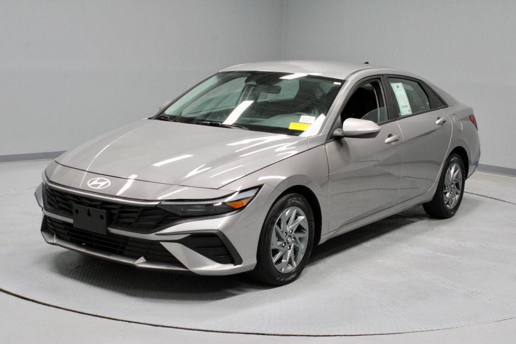 Used 2024 Hyundai Elantra SEL FWD image 8