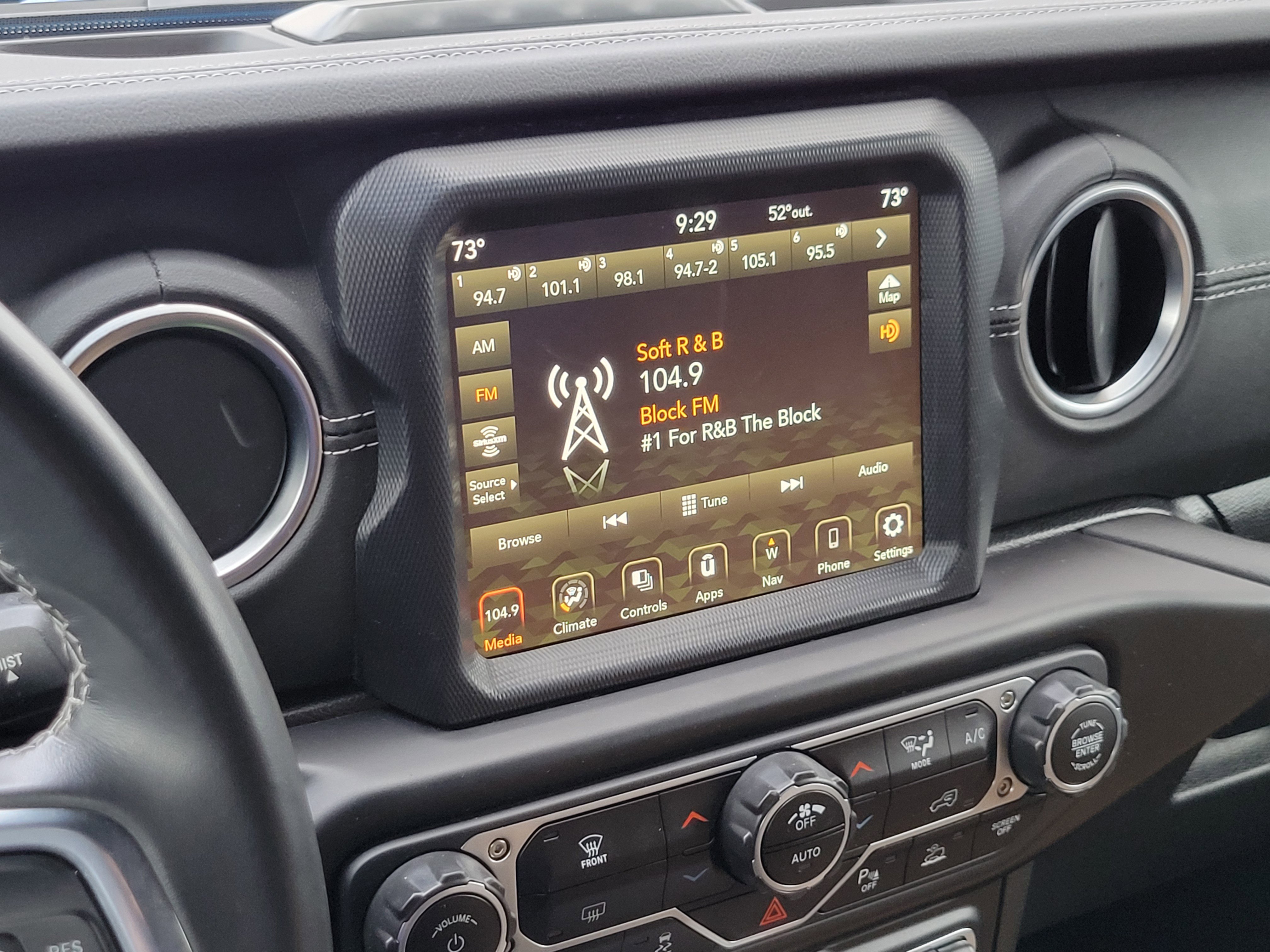 Used 2021 Jeep Wrangler Unlimited Sahara w/ Safety Group image 13