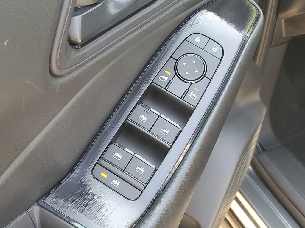 Used 2024 Nissan Rogue S image 9