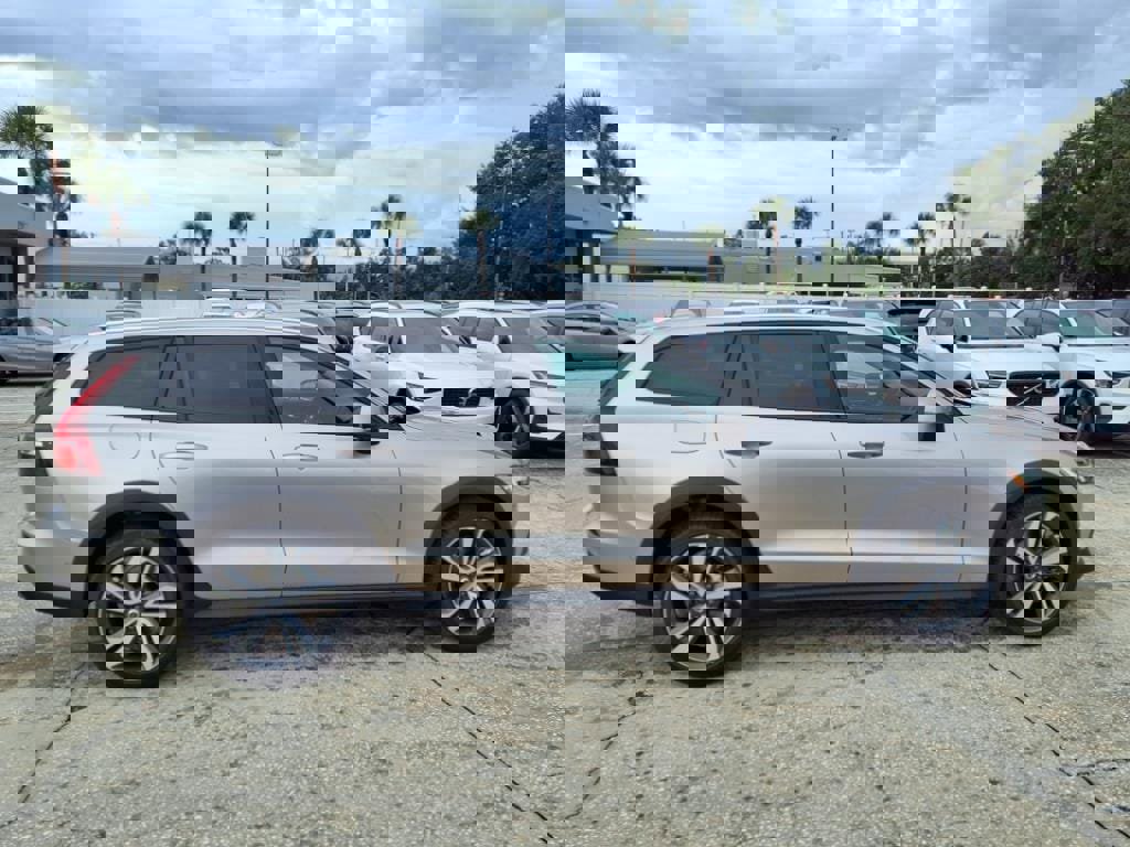 New 2026 Volvo V60 B5 Cross Country Plus w/ Protection Package Premier image 8