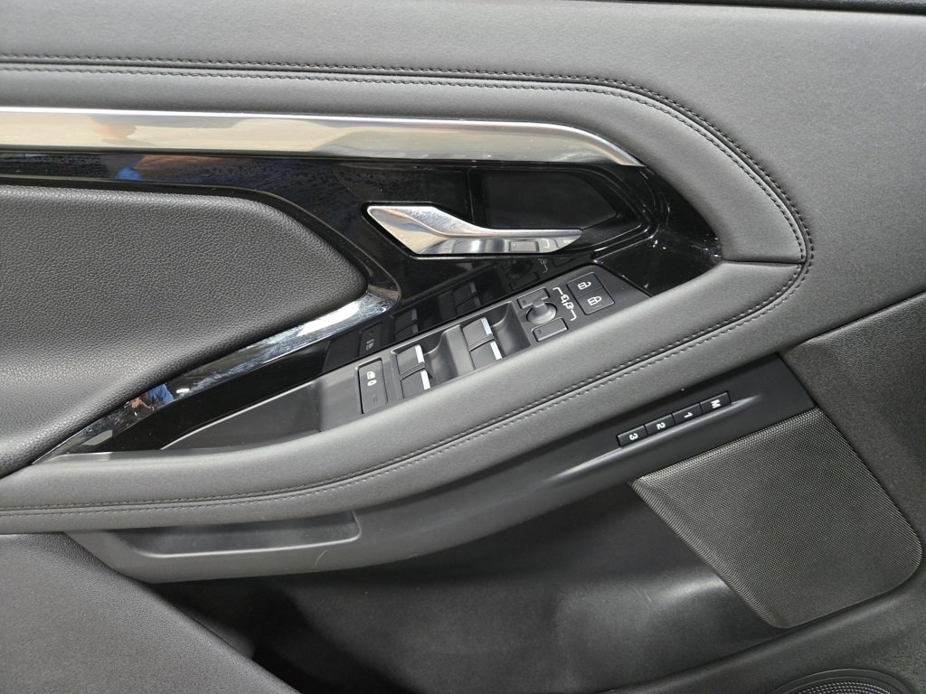 Used 2023 Land Rover Range Rover Evoque R-Dynamic SE image 8