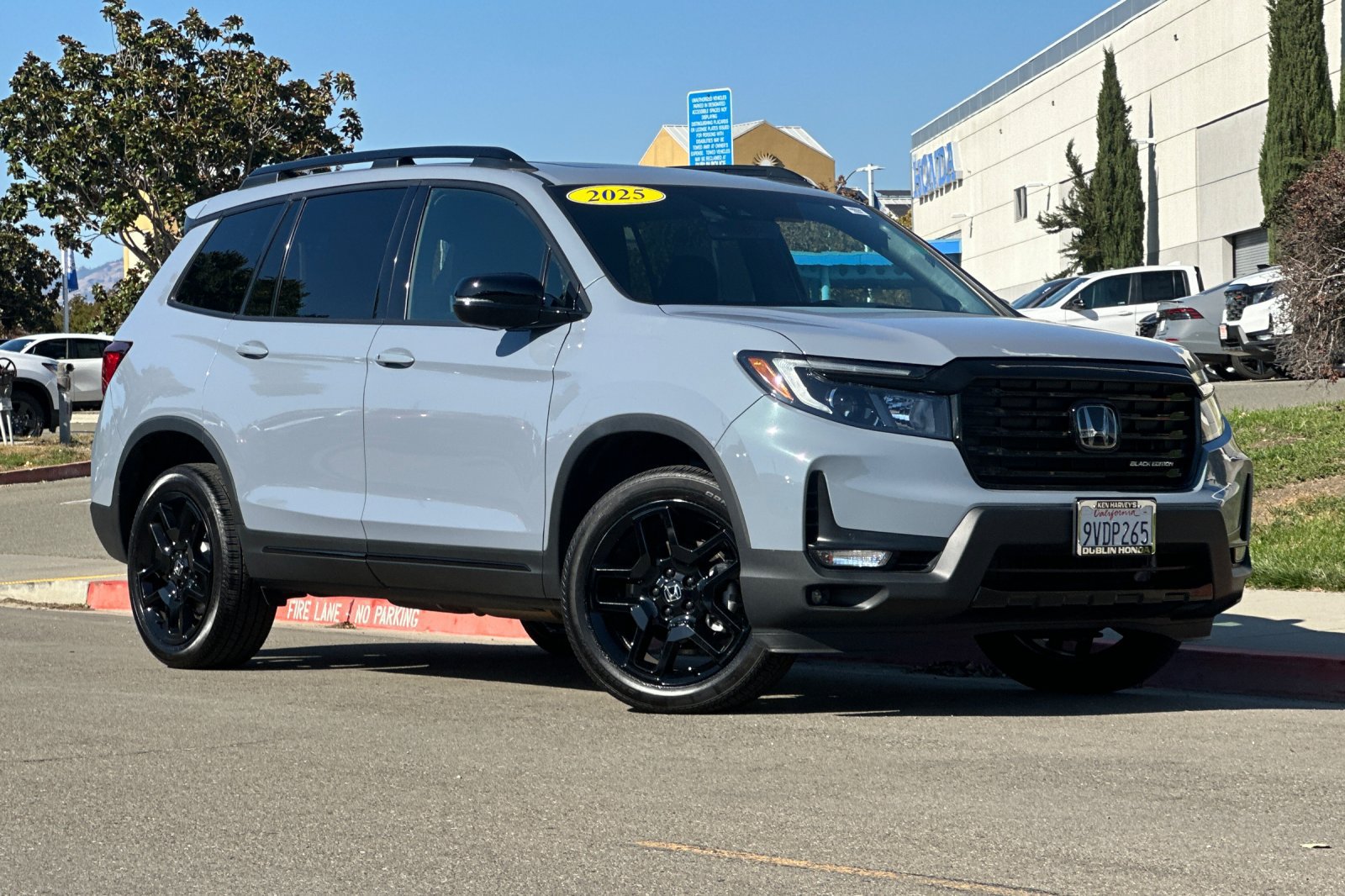 Certified 2025 Honda Passport Black Edition image 2