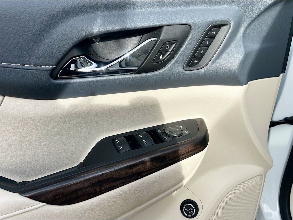 Used 2022 GMC Acadia Denali w/ Denali Ultimate Package AWD/4WD image 18