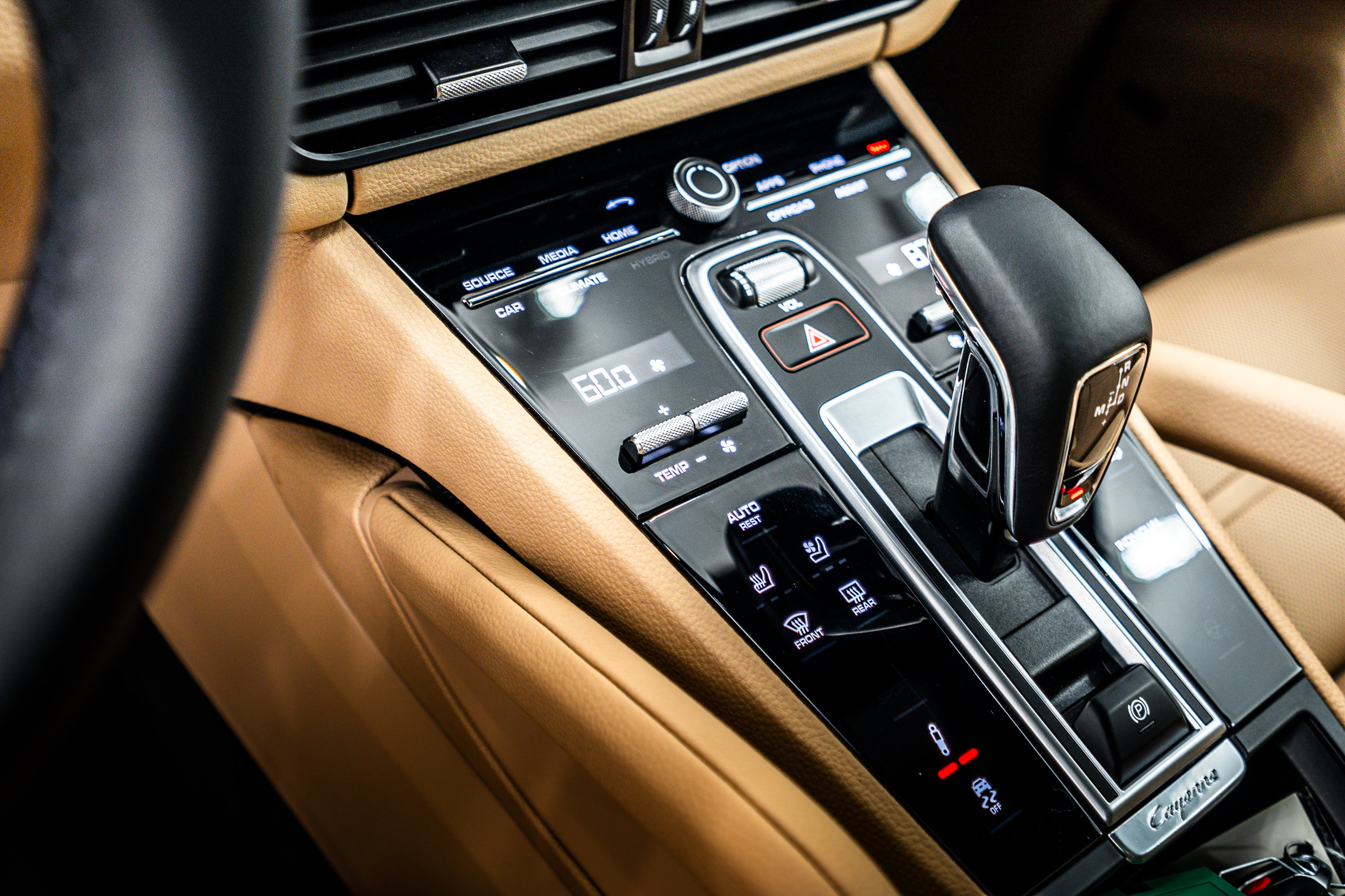 Certified 2023 Porsche Cayenne Platinum Edition image 16