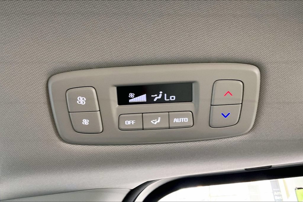 Used 2026 Kia Carnival FWD image 16