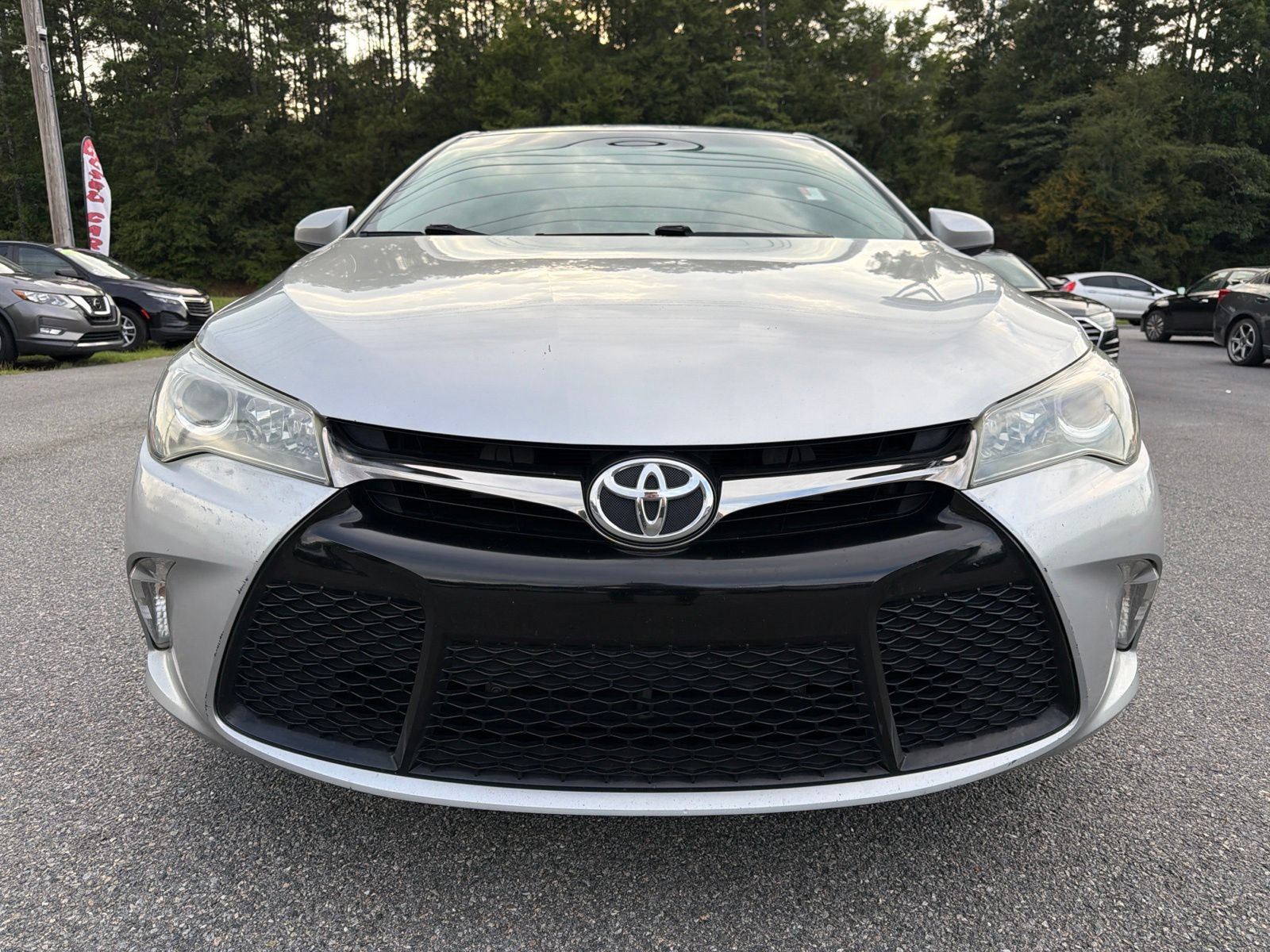 Used 2017 Toyota Camry SE FWD image 2