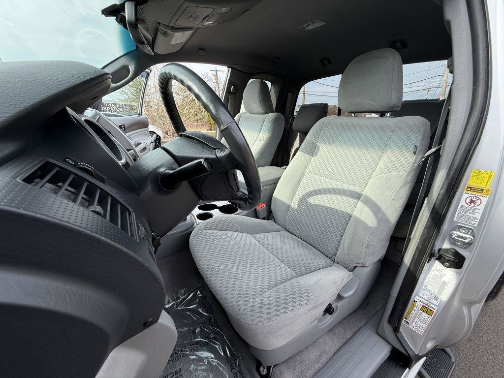 Used 2011 Toyota Tacoma 4x4 Access Cab w/ SR5 Pkg #2 image 14