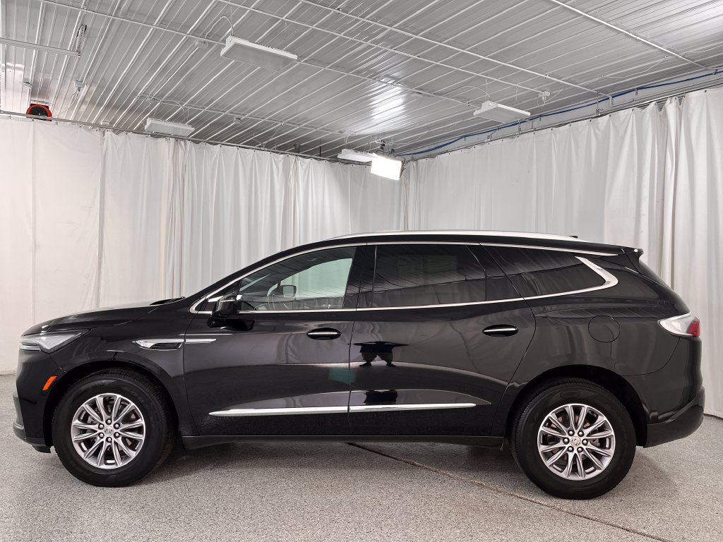 Used 2023 Buick Enclave Essence AWD/4WD image 11