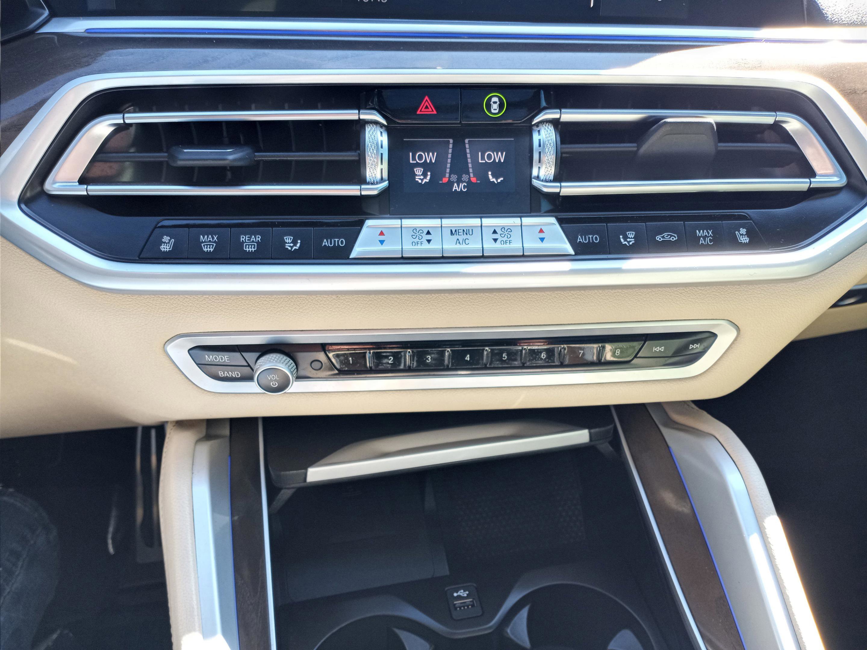 Used 2022 BMW X6 xDrive40i w/ Executive Package image 25