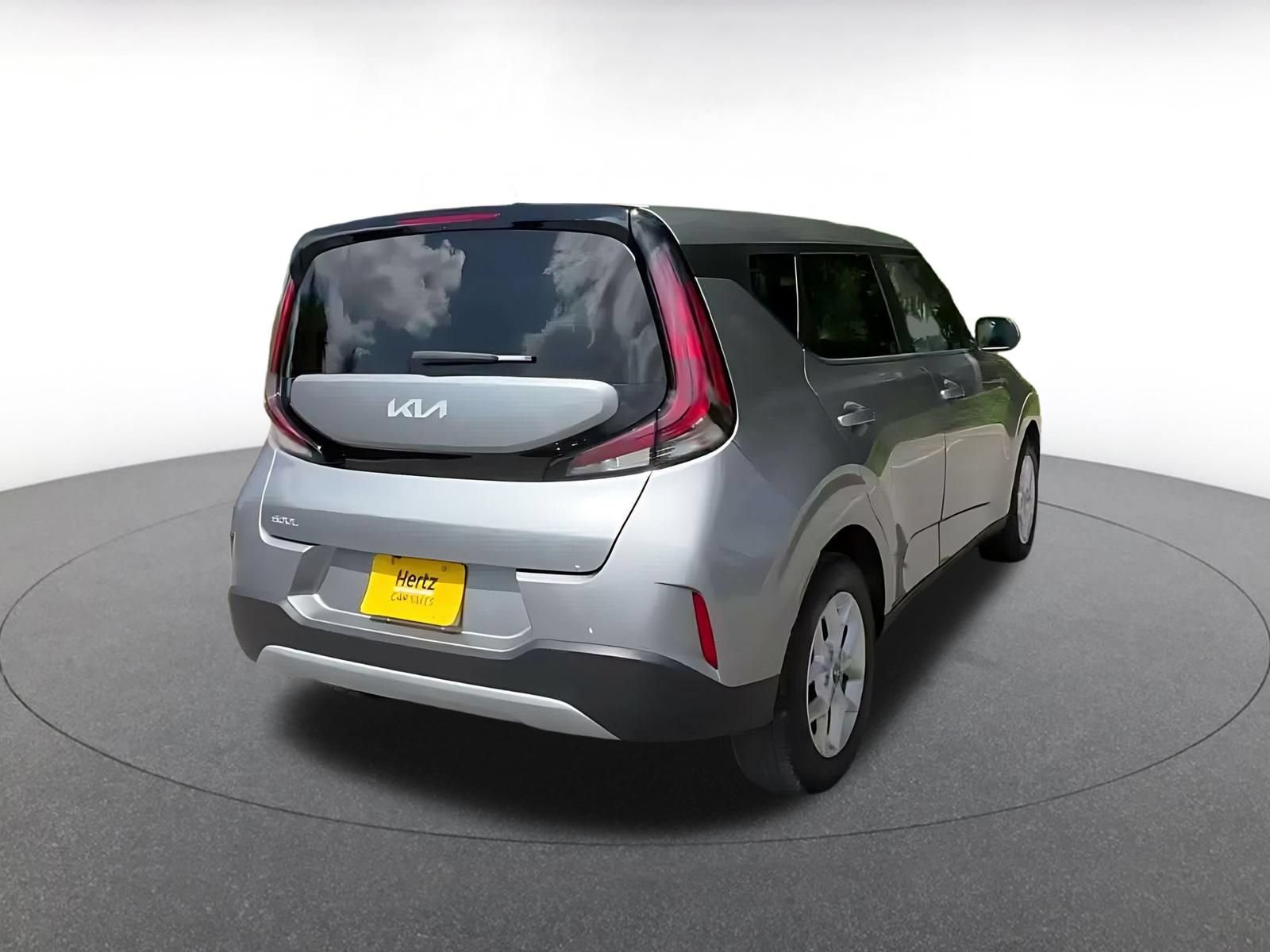 Used 2025 Kia Soul LX w/ LX Technology Package FWD image 14