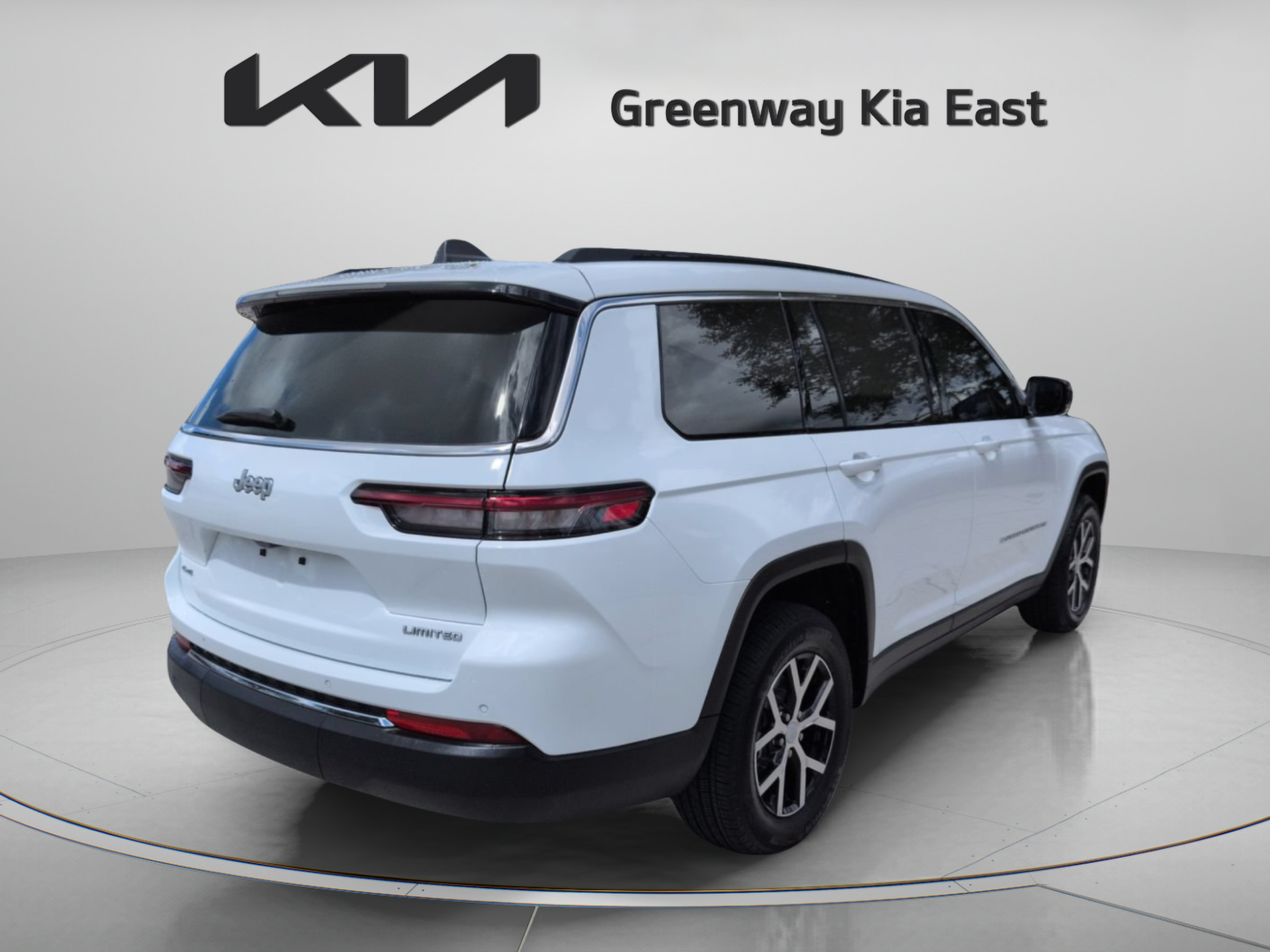 Used 2025 Jeep Grand Cherokee L Limited w/ Trailer Tow Package AWD/4WD image 6