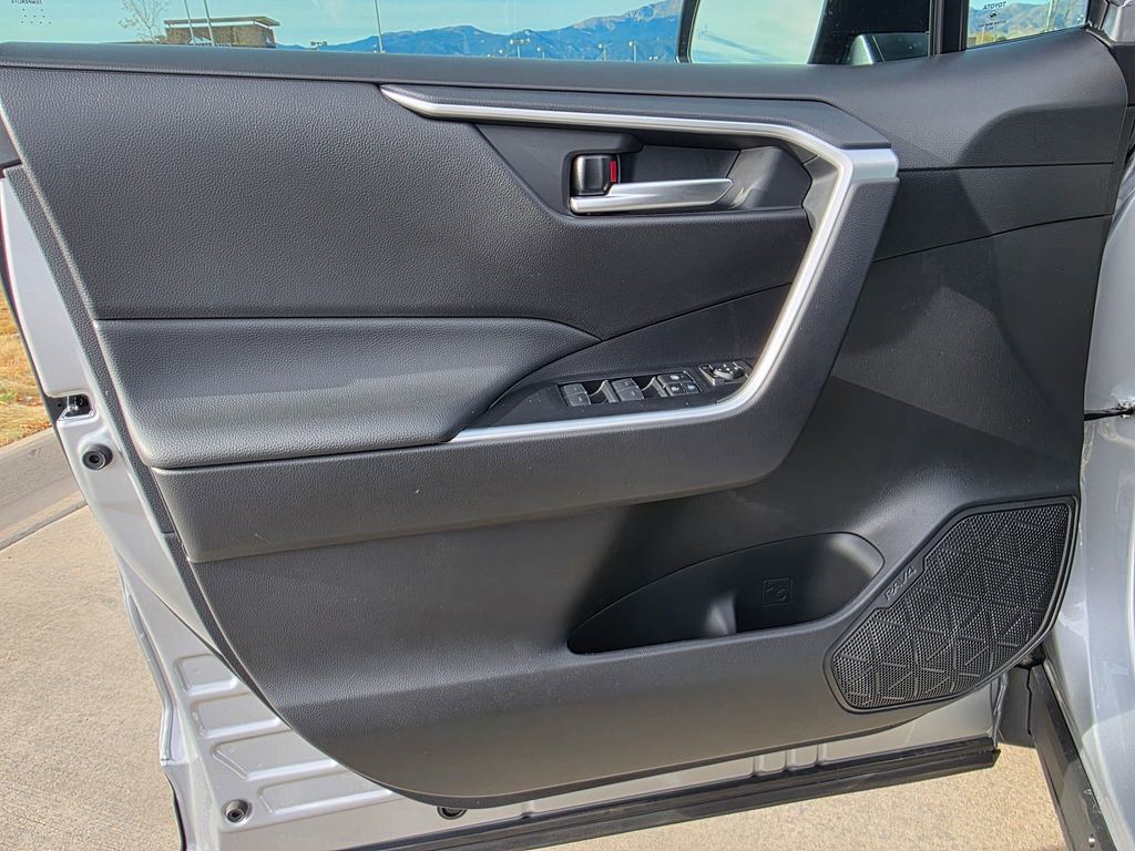 Used 2025 Toyota RAV4 XLE image 20