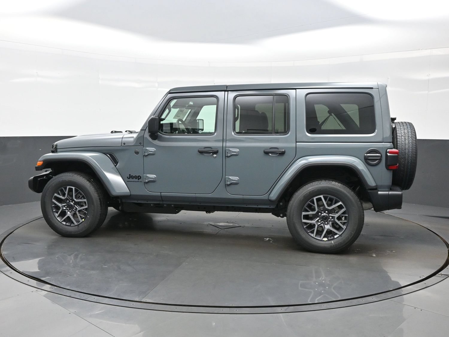New 2026 Jeep Wrangler Unlimited Sahara w/ Safety Group AWD/4WD image 4