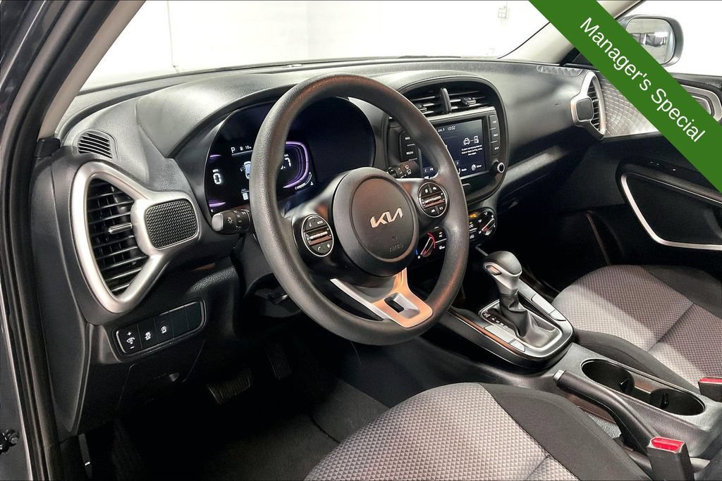 Used 2025 Kia Soul LX w/ LX Technology Package FWD image 16